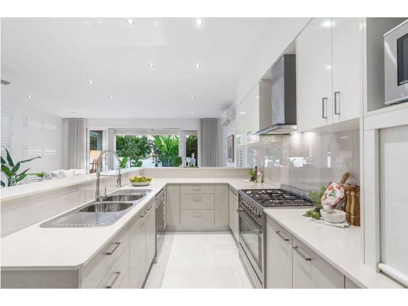 14 Pine Street, Wynnum QLD 4178