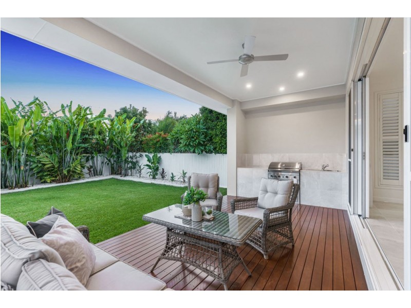 14 Pine Street, Wynnum QLD 4178