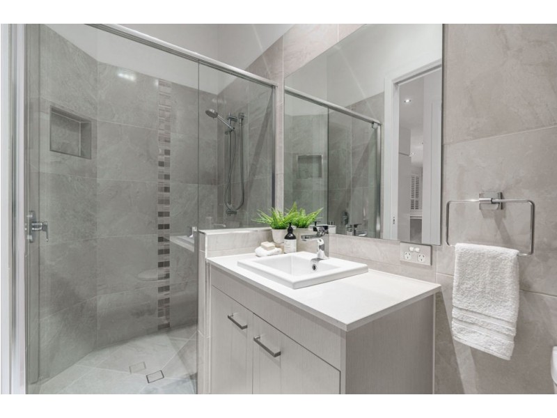 14 Pine Street, Wynnum QLD 4178