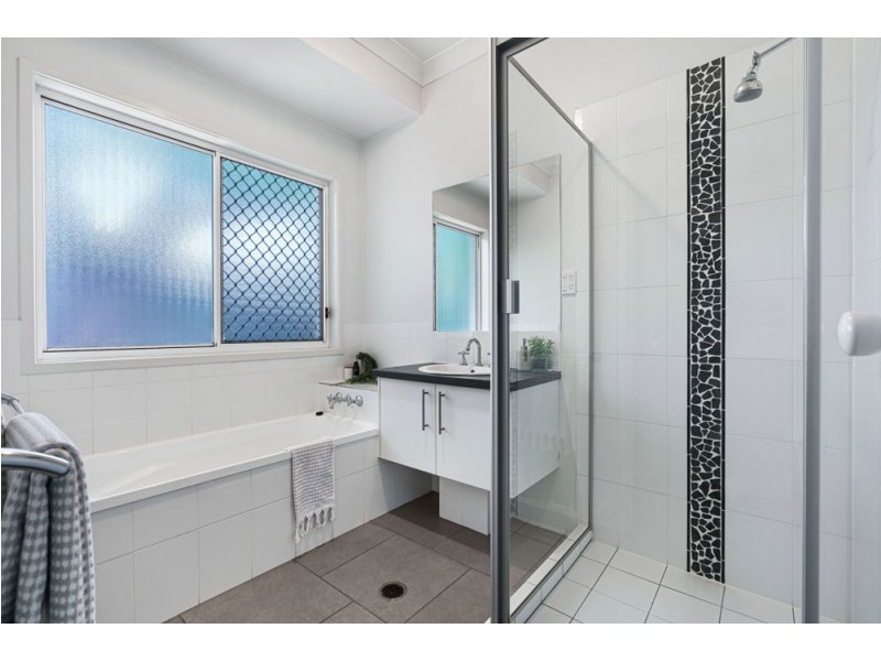 28 Senden Crescent, Manly West QLD 4179