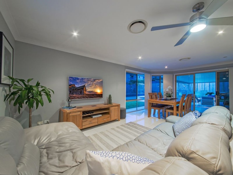 7 Joy Place, Wakerley QLD 4154