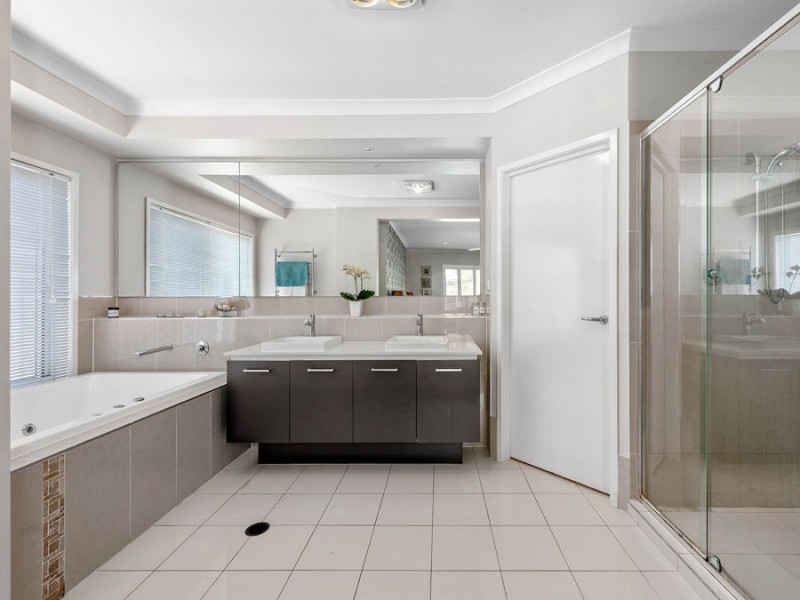 4 Brush Box Place, Wakerley QLD 4154