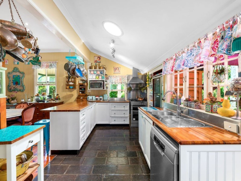 46 Abbotsleigh Street, Holland Park QLD 4121