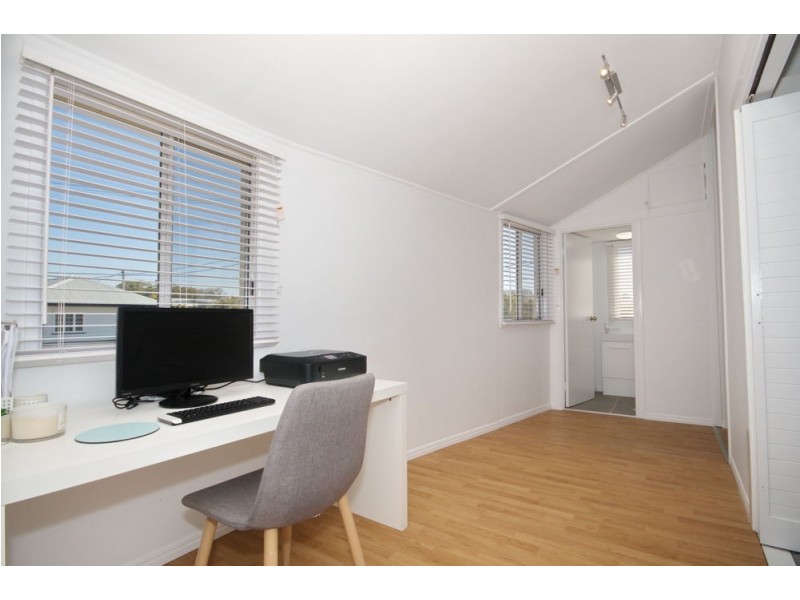807 Esplanade, Lota QLD 4179