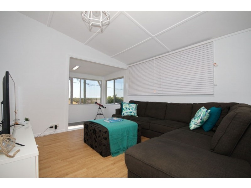 807 Esplanade, Lota QLD 4179