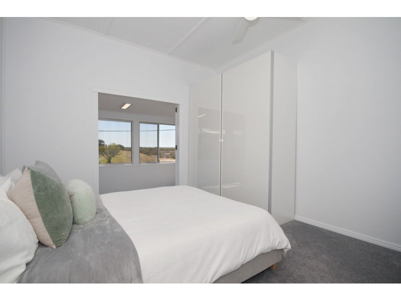 807 Esplanade, Lota QLD 4179