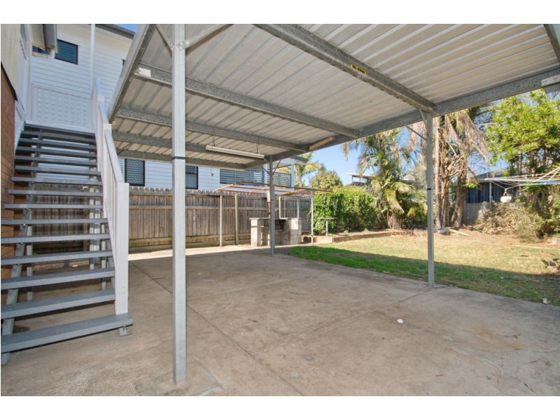 807 Esplanade, Lota QLD 4179