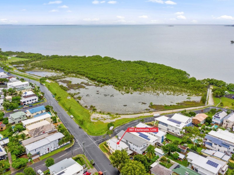 807 Esplanade, Lota QLD 4179