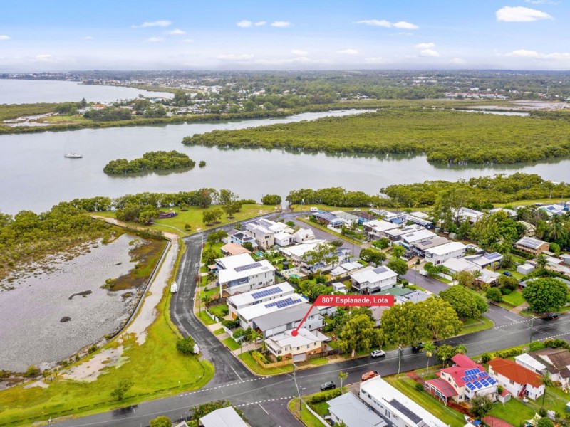807 Esplanade, Lota QLD 4179