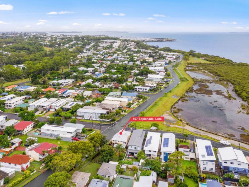 807 Esplanade, Lota QLD 4179