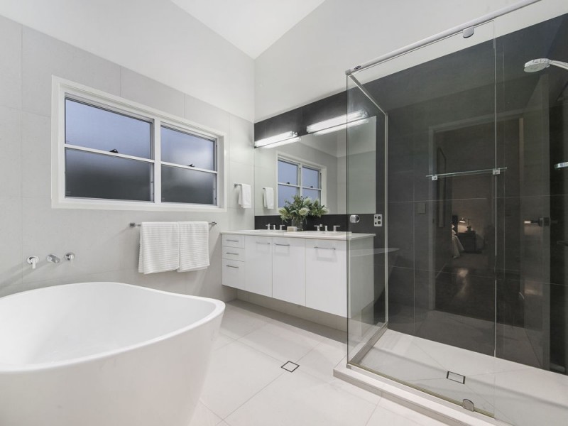 12 Wynnum North Esplanade, Wynnum QLD 4178