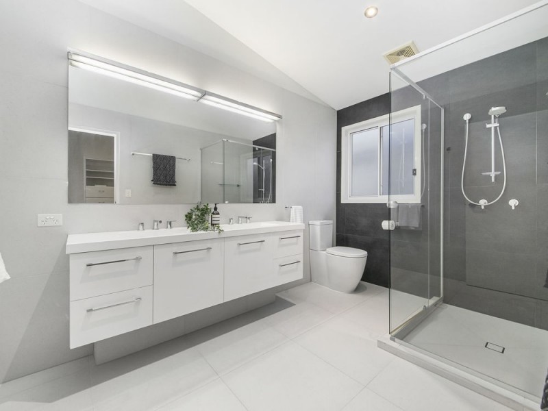 12 Wynnum North Esplanade, Wynnum QLD 4178