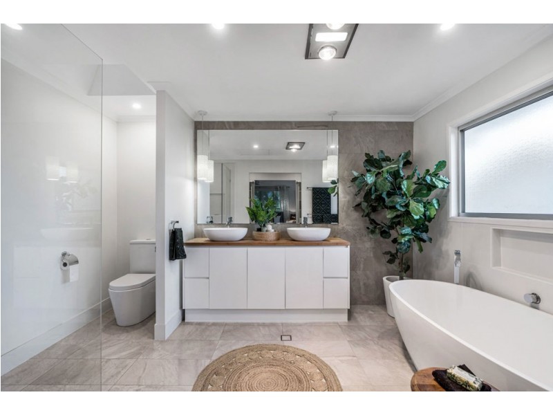 10 Beavis Street, Manly West QLD 4179