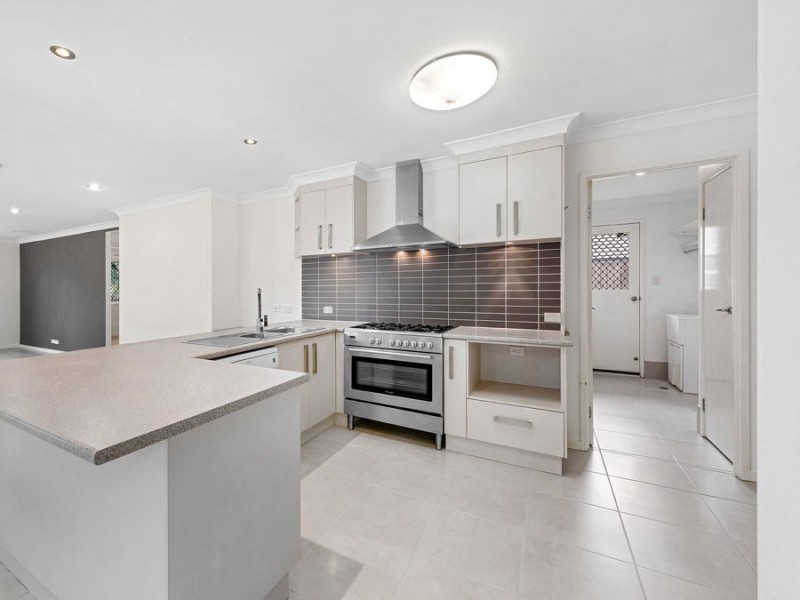 27 Dundee Cres, Wakerley QLD 4154
