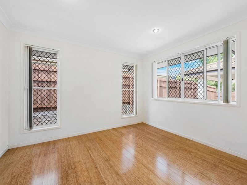 27 Dundee Cres, Wakerley QLD 4154