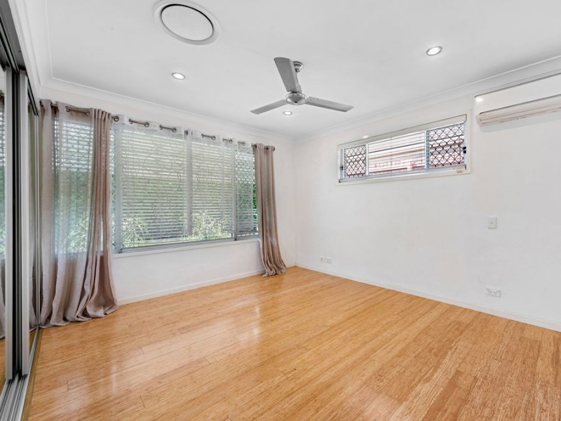 27 Dundee Cres, Wakerley QLD 4154