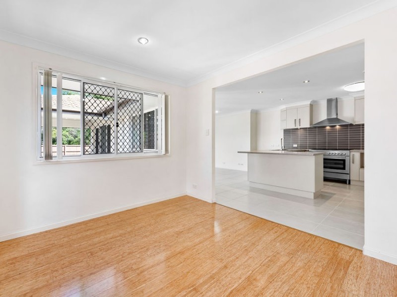 27 Dundee Cres, Wakerley QLD 4154