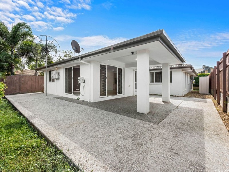 27 Dundee Cres, Wakerley QLD 4154