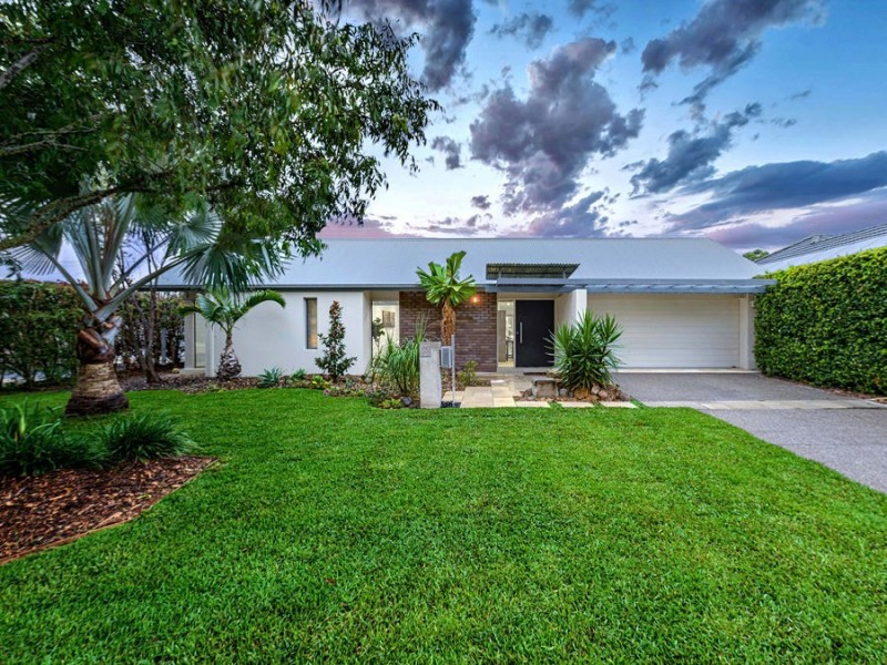 2 Barrington Crescent, Wakerley QLD 4154