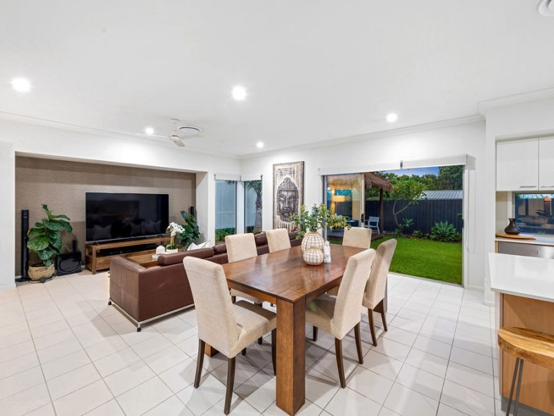 2 Barrington Crescent, Wakerley QLD 4154