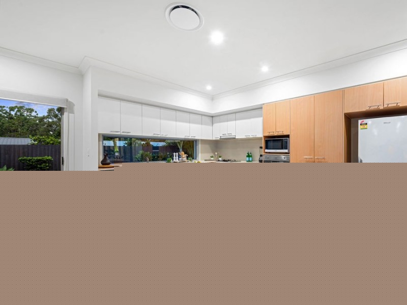 2 Barrington Crescent, Wakerley QLD 4154