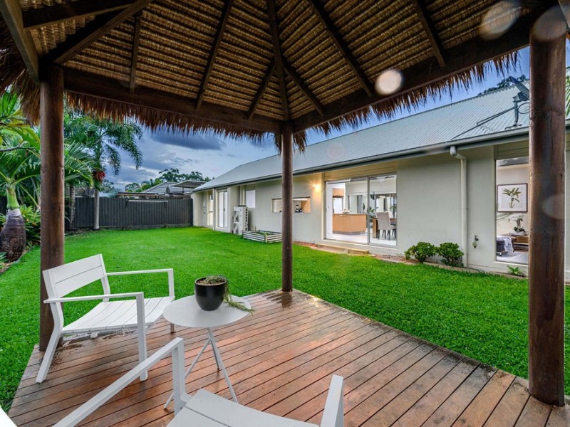 2 Barrington Crescent, Wakerley QLD 4154