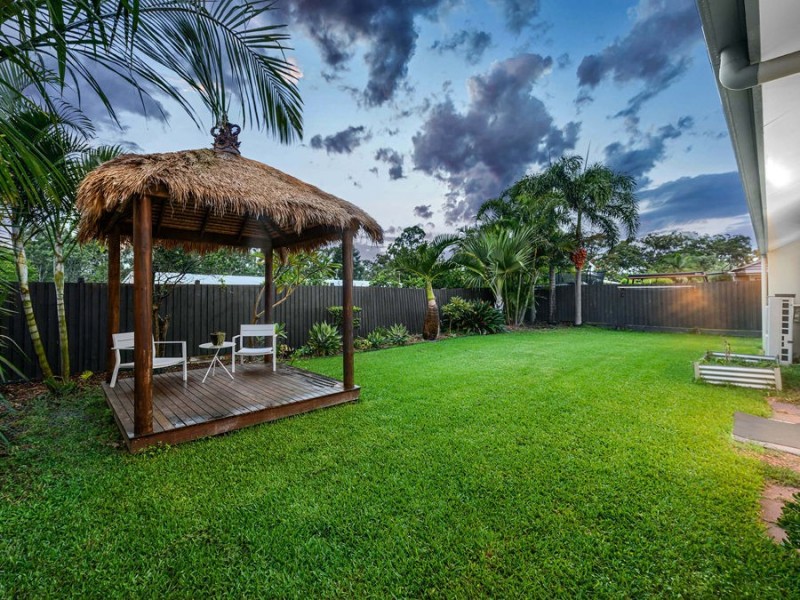 2 Barrington Crescent, Wakerley QLD 4154