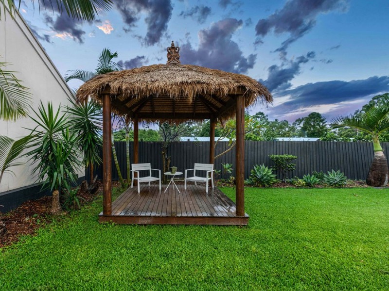 2 Barrington Crescent, Wakerley QLD 4154