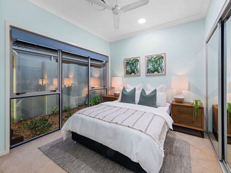 2 Barrington Crescent, Wakerley QLD 4154