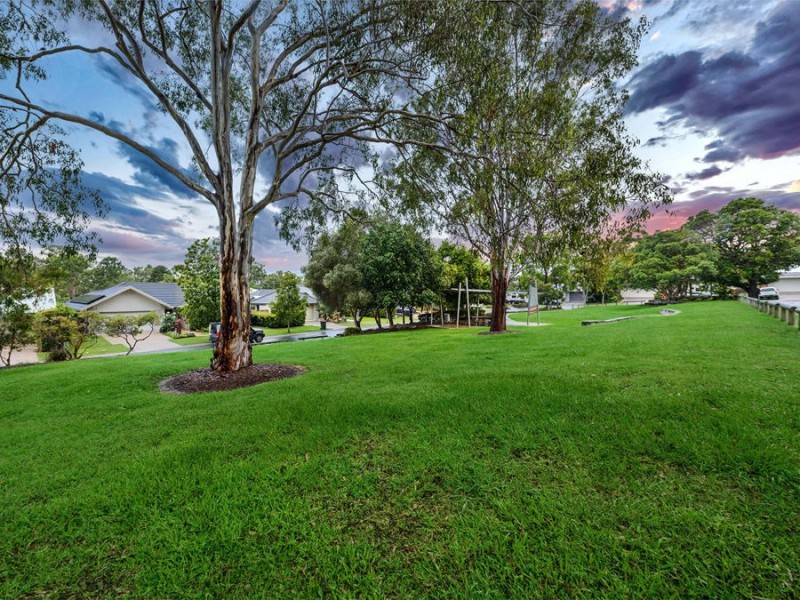 2 Barrington Crescent, Wakerley QLD 4154