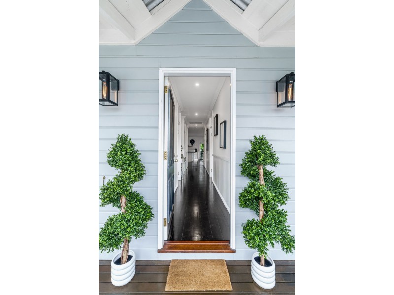 30 Burn Street, Camp Hill QLD 4152