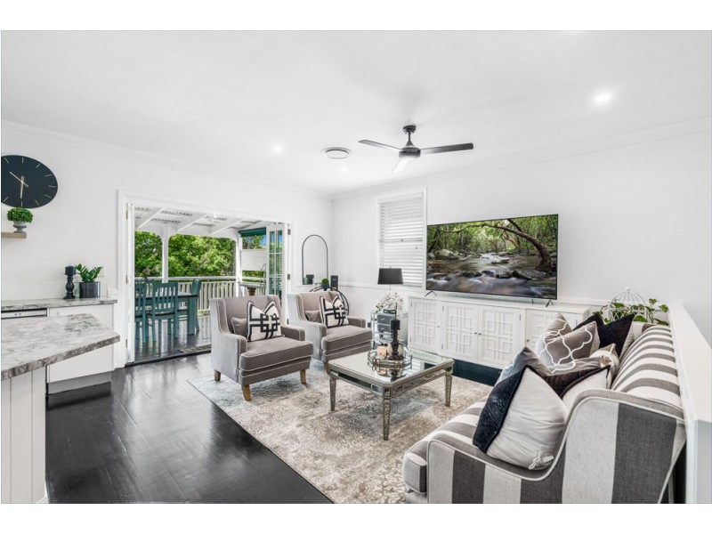 30 Burn Street, Camp Hill QLD 4152