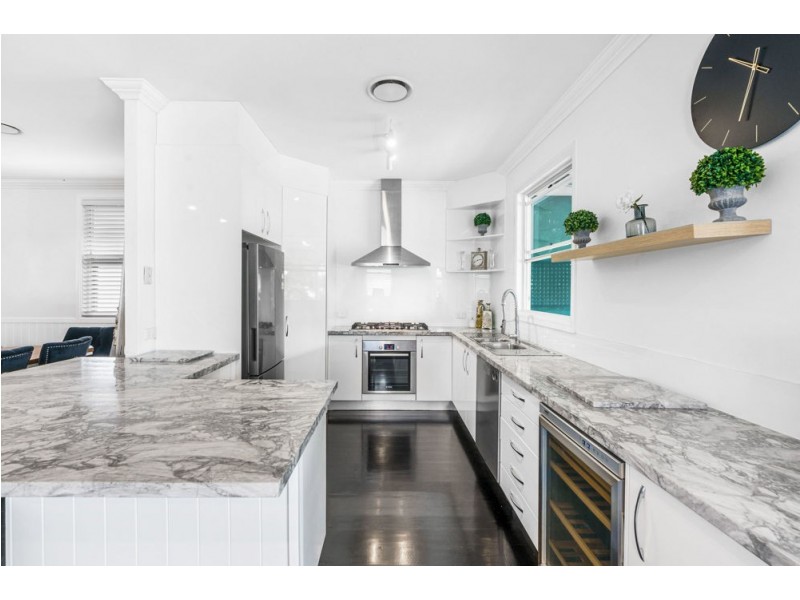 30 Burn Street, Camp Hill QLD 4152