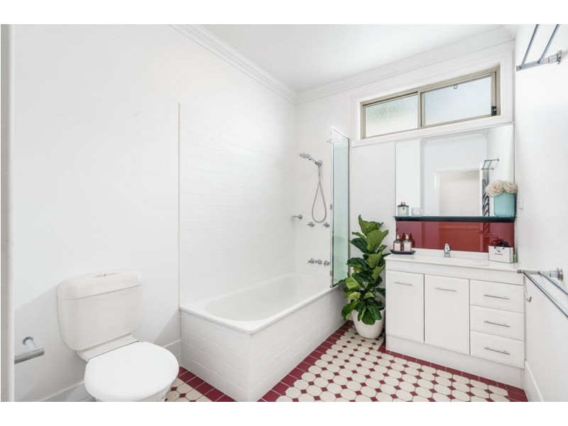 30 Burn Street, Camp Hill QLD 4152