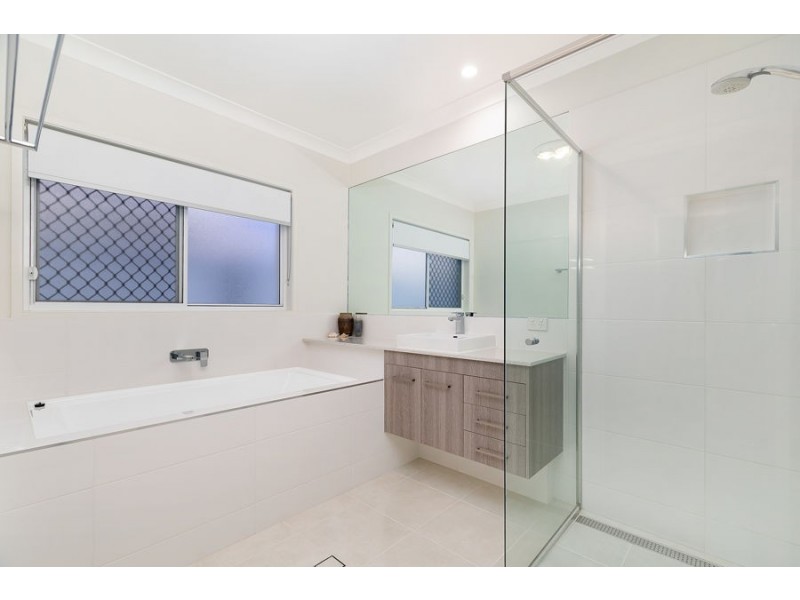 24 Gardenia Place, Gumdale QLD 4154