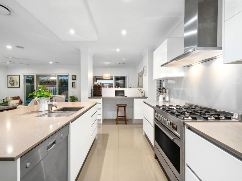 10 Doherty Place, Wakerley QLD 4154