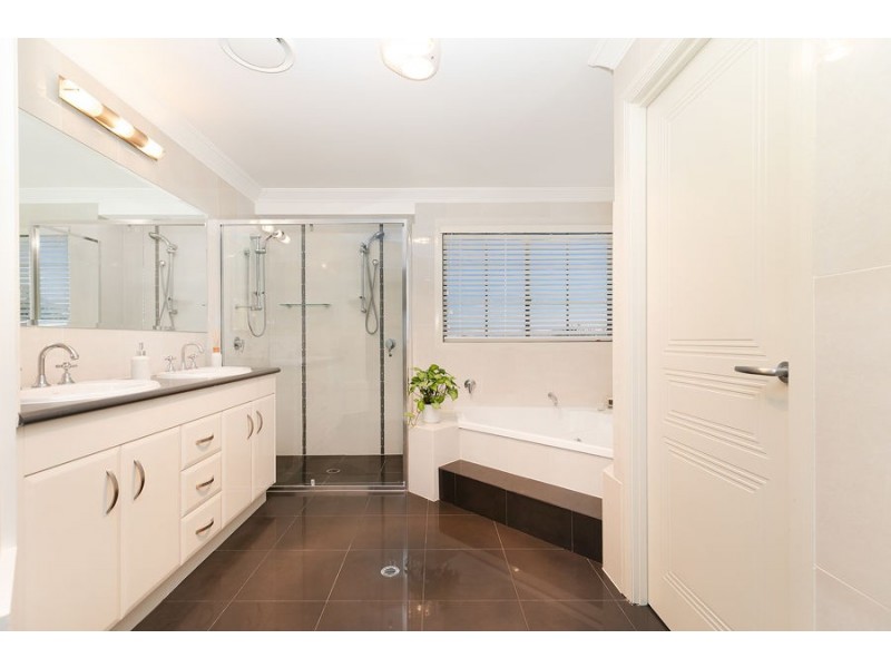 13 Clarance Street, Wakerley QLD 4154