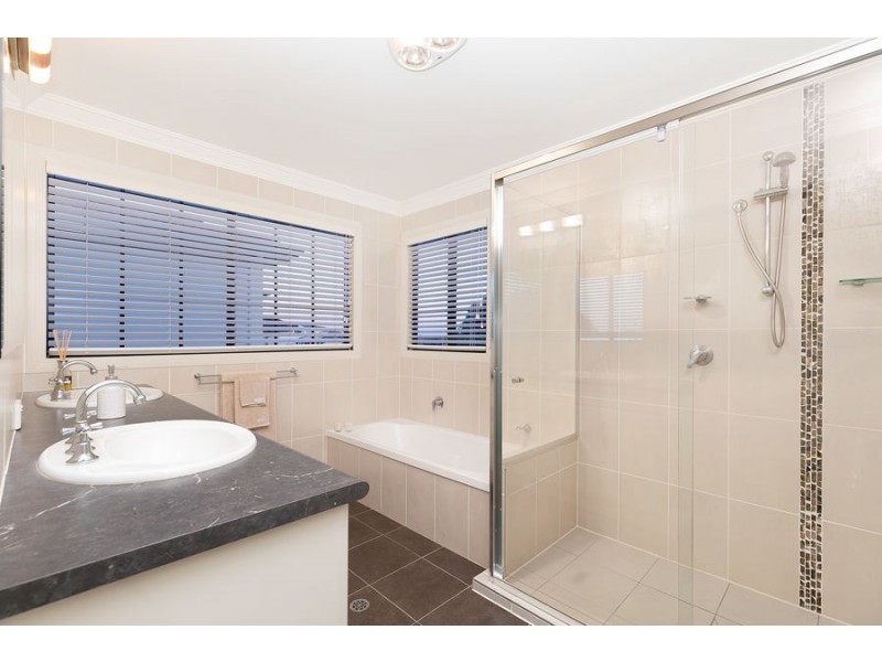 13 Clarance Street, Wakerley QLD 4154