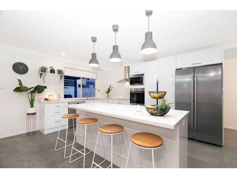 6 Friend Street, Wakerley QLD 4154