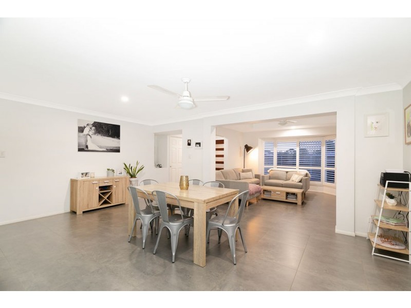 6 Friend Street, Wakerley QLD 4154