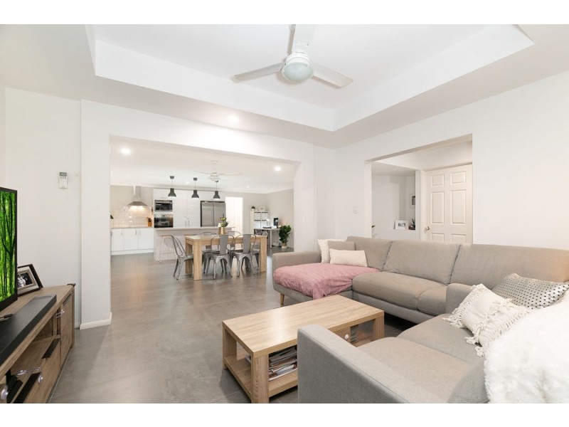 6 Friend Street, Wakerley QLD 4154