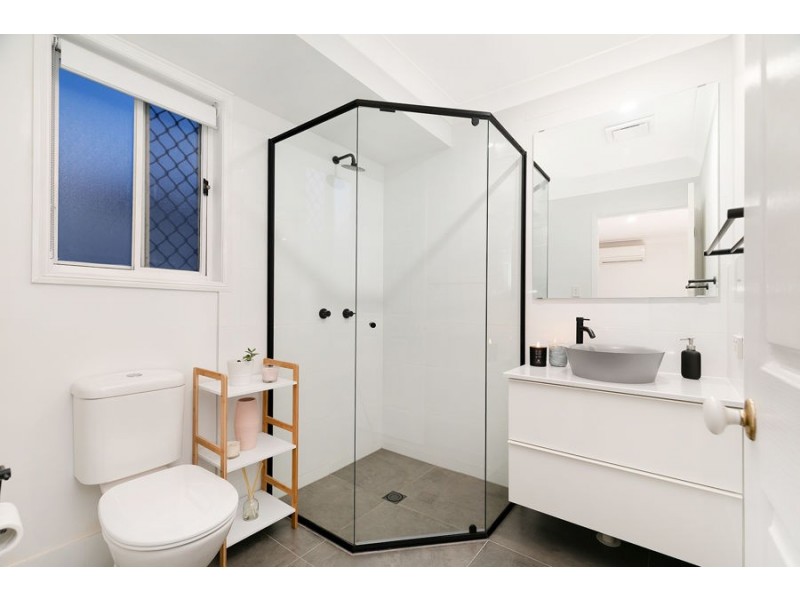 6 Friend Street, Wakerley QLD 4154