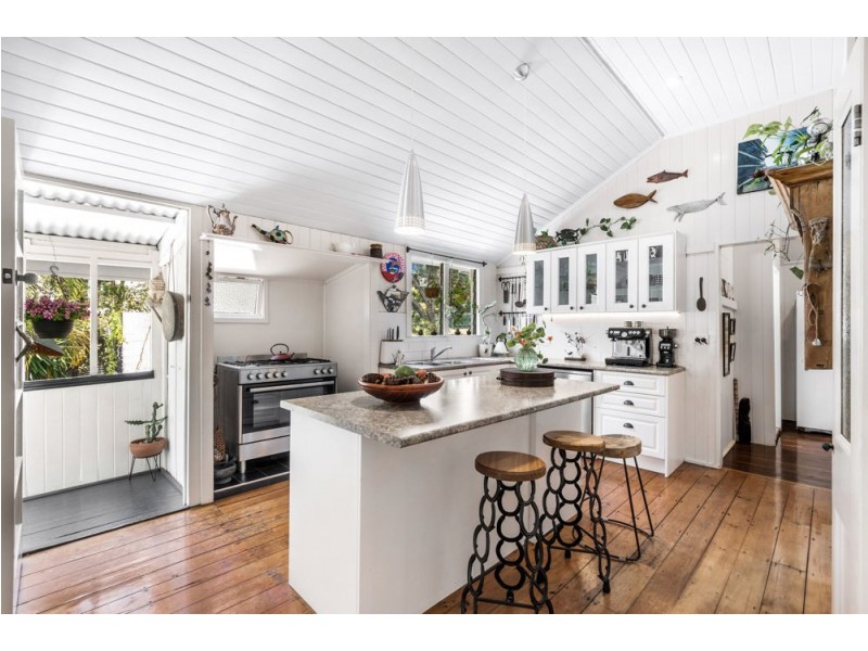 12 Johnston Street, Wynnum QLD 4178