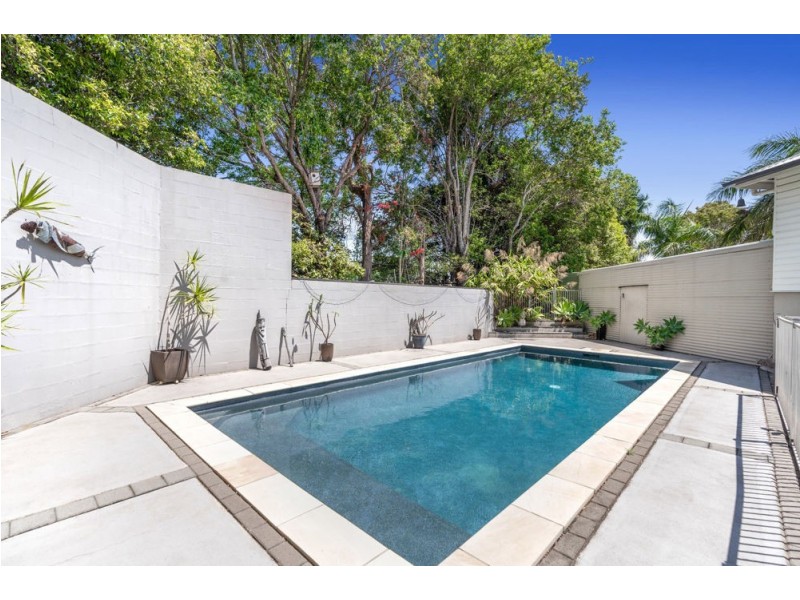 12 Johnston Street, Wynnum QLD 4178