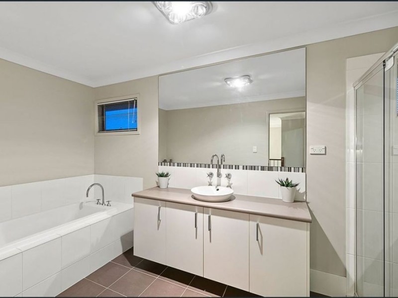 16 Brokenwood Circuit, Gumdale QLD 4154