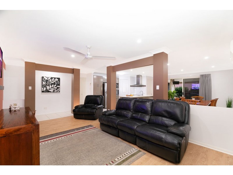 4 Letitia Close, Wakerley QLD 4154