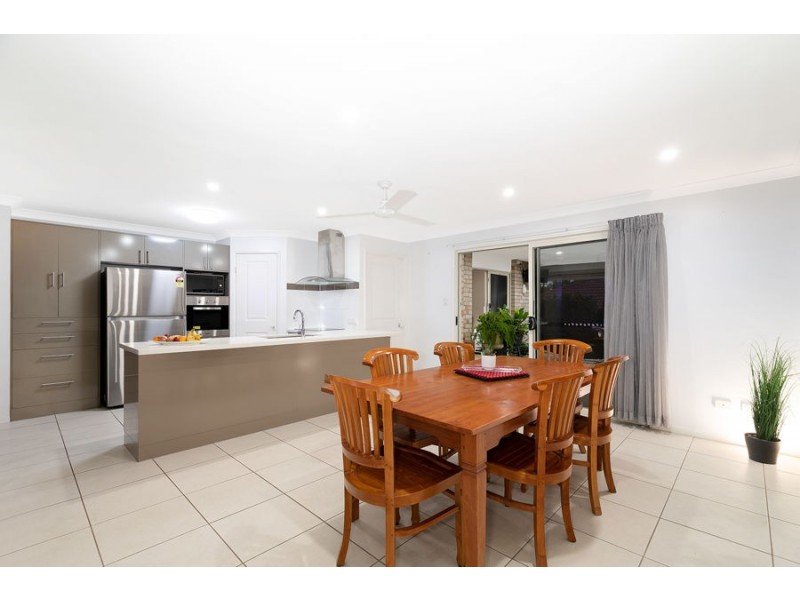 4 Letitia Close, Wakerley QLD 4154