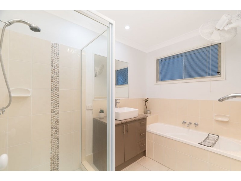 4 Letitia Close, Wakerley QLD 4154