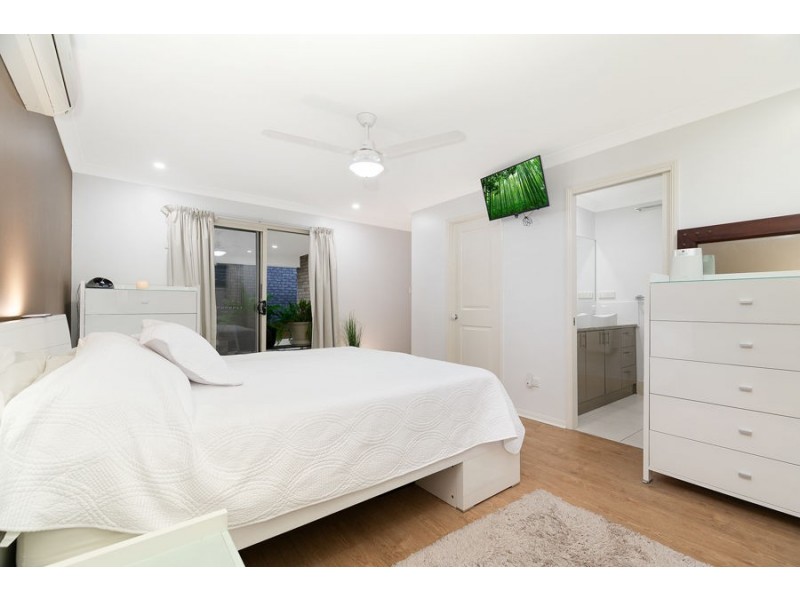 4 Letitia Close, Wakerley QLD 4154