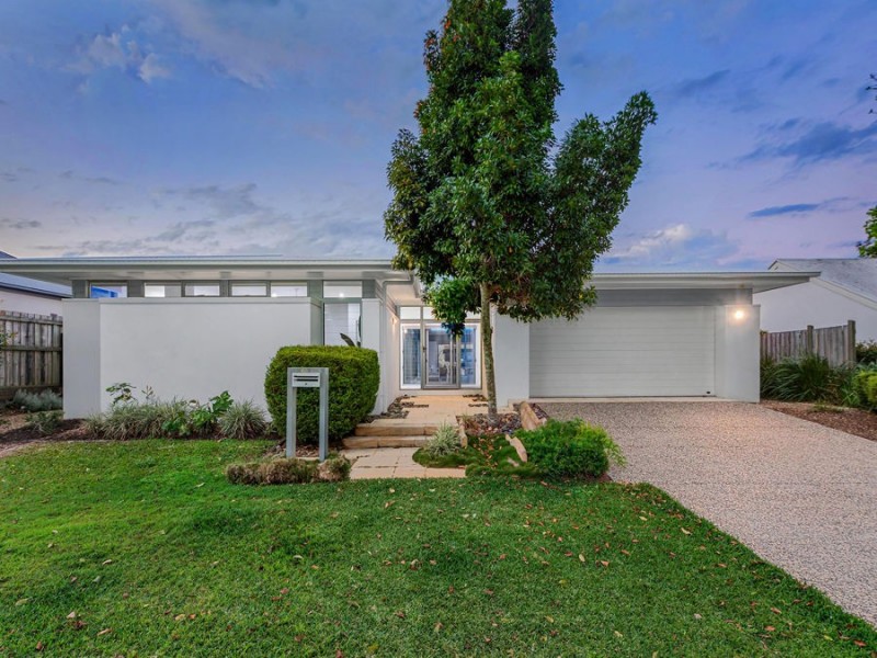 65 Torrens Crescent, Wakerley QLD 4154